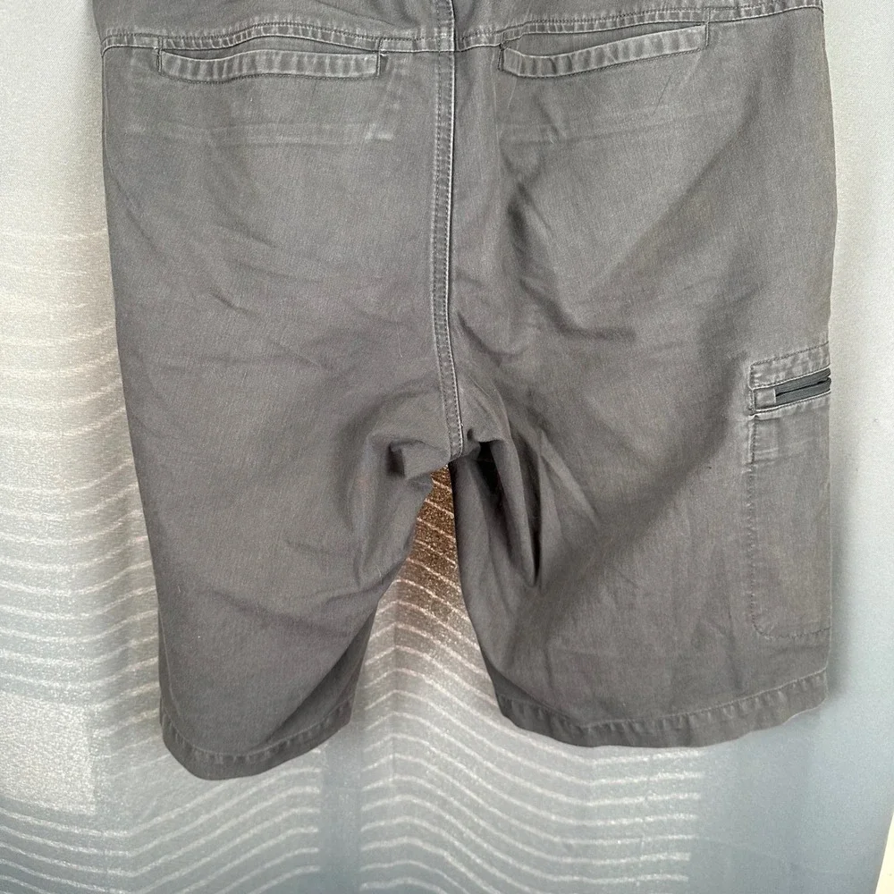 The North Face Mens Gray Utility Cargo Shorts Size 34 Hiking Outdoor Casual